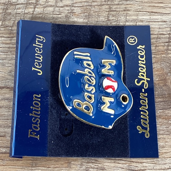 New Enamel Baseball Mom And My Kid Plays Baseball Pin Brooch, One For Mom & Dad - Picture 4 of 16